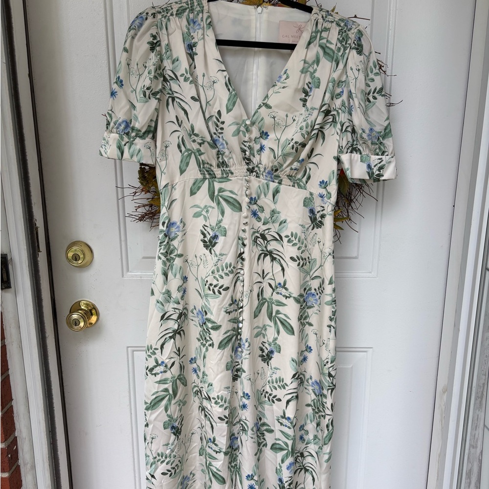 Gal meets Glam : Lauren Midi Dress